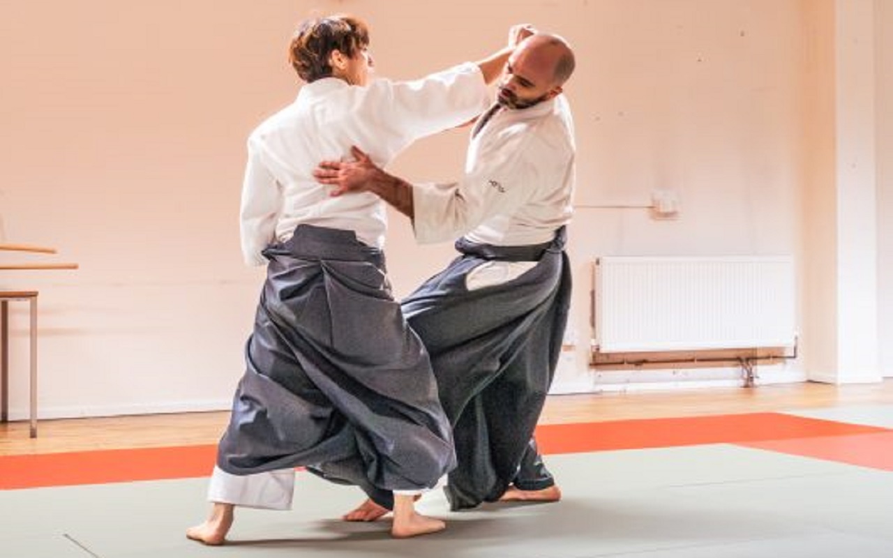 Ryuji-ShirakawaVedran-Rakinic5-slider